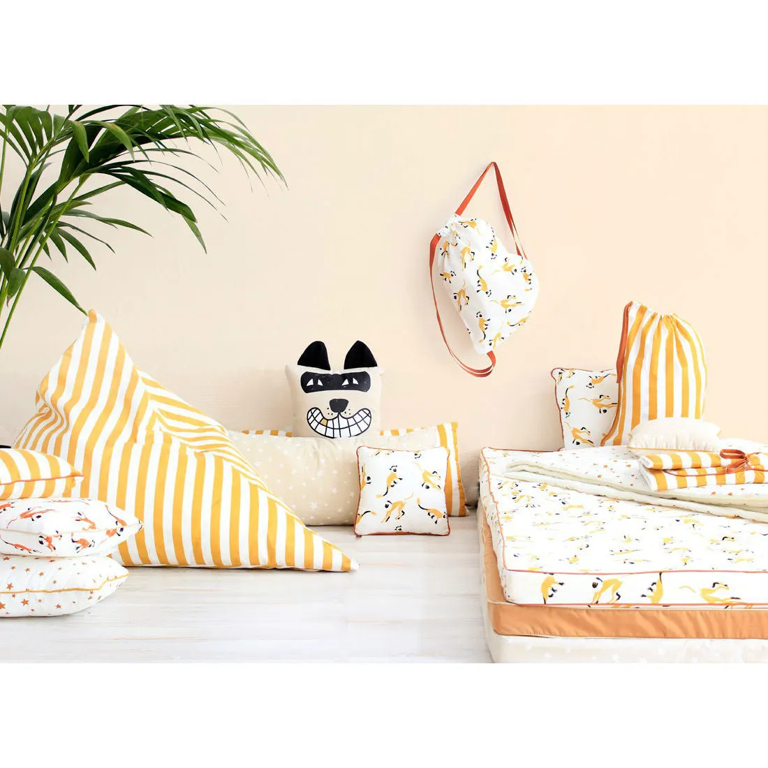Nobodinoz Cushion Averell Mustard Stars